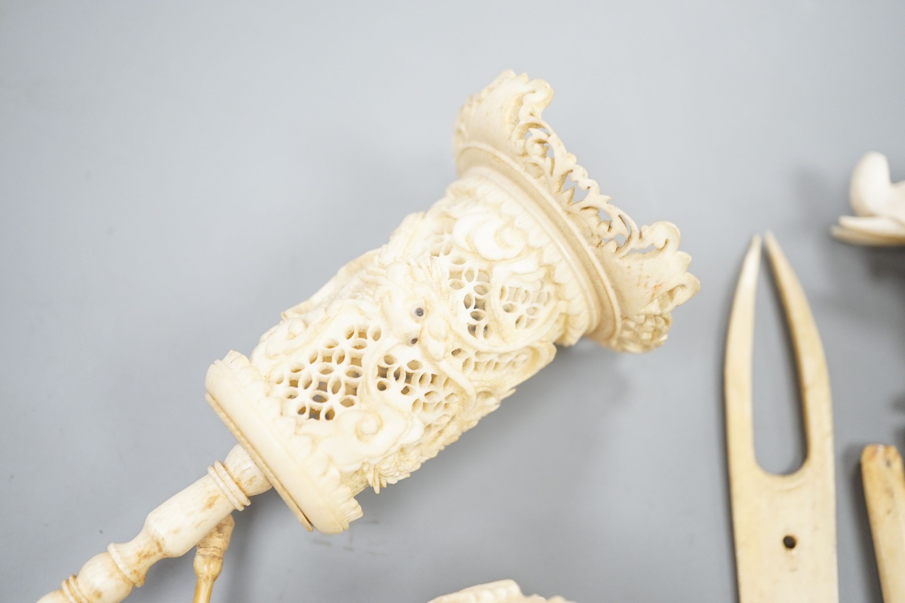 A group of mixed Ivory pieces including a concentric ball and stand, 19th/early 20th century 80-120